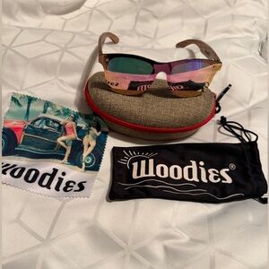WOODIES Walnut Wood Sunglasses with Flat Mirror Polarized Pink Lens. Like New